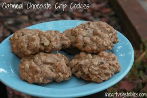 Oatmeal-chocolate-chip-cookies-1024x682